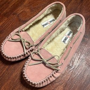 💕 minnetonka pink moccasins size 8 💕
